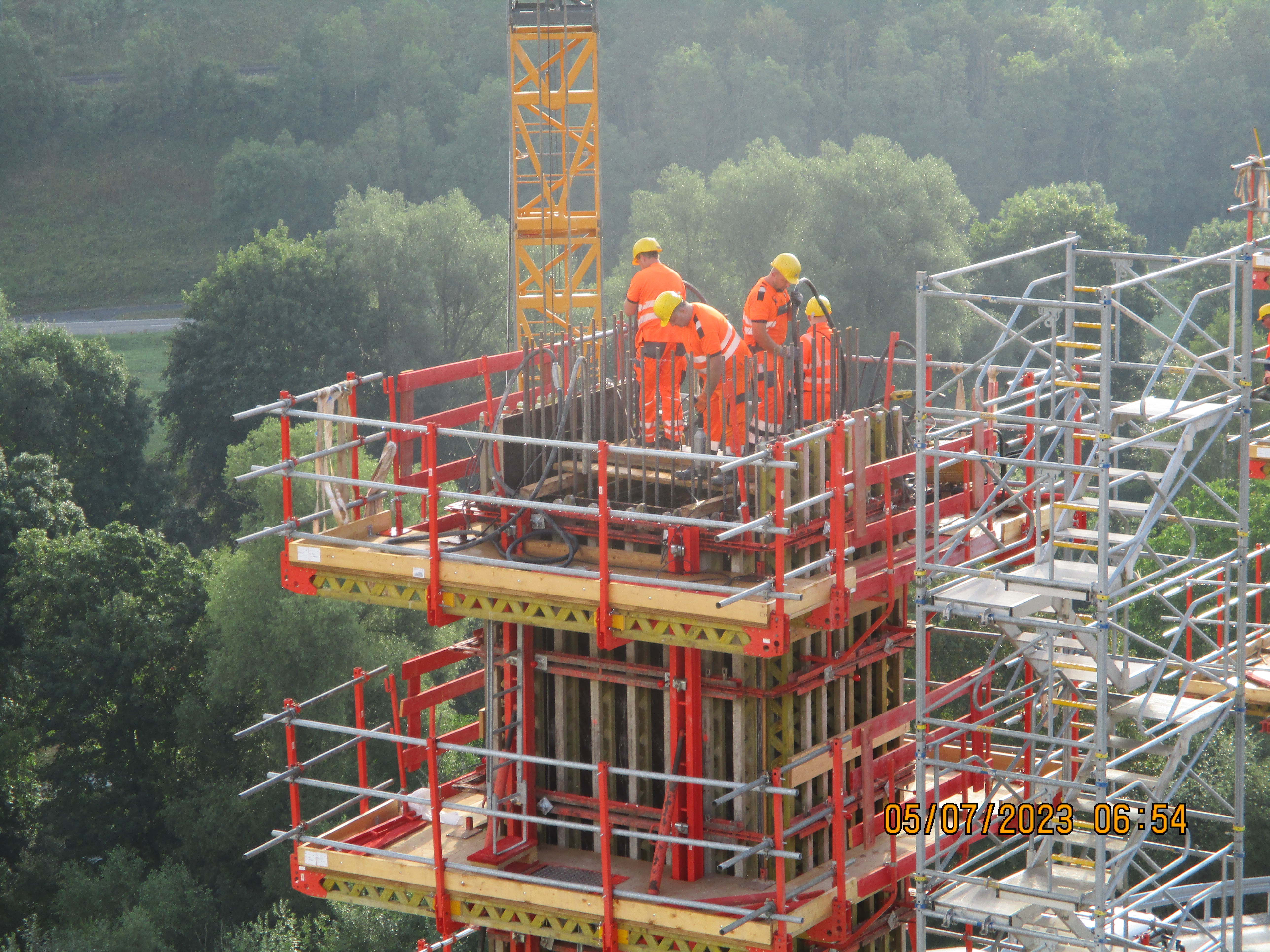 Errichtung des 1. Brückenpfeilers auf Seite Nordstetten